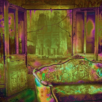 jeu entre l'immobilité de l'histoire et l'effervescence urbaine contemporaine 